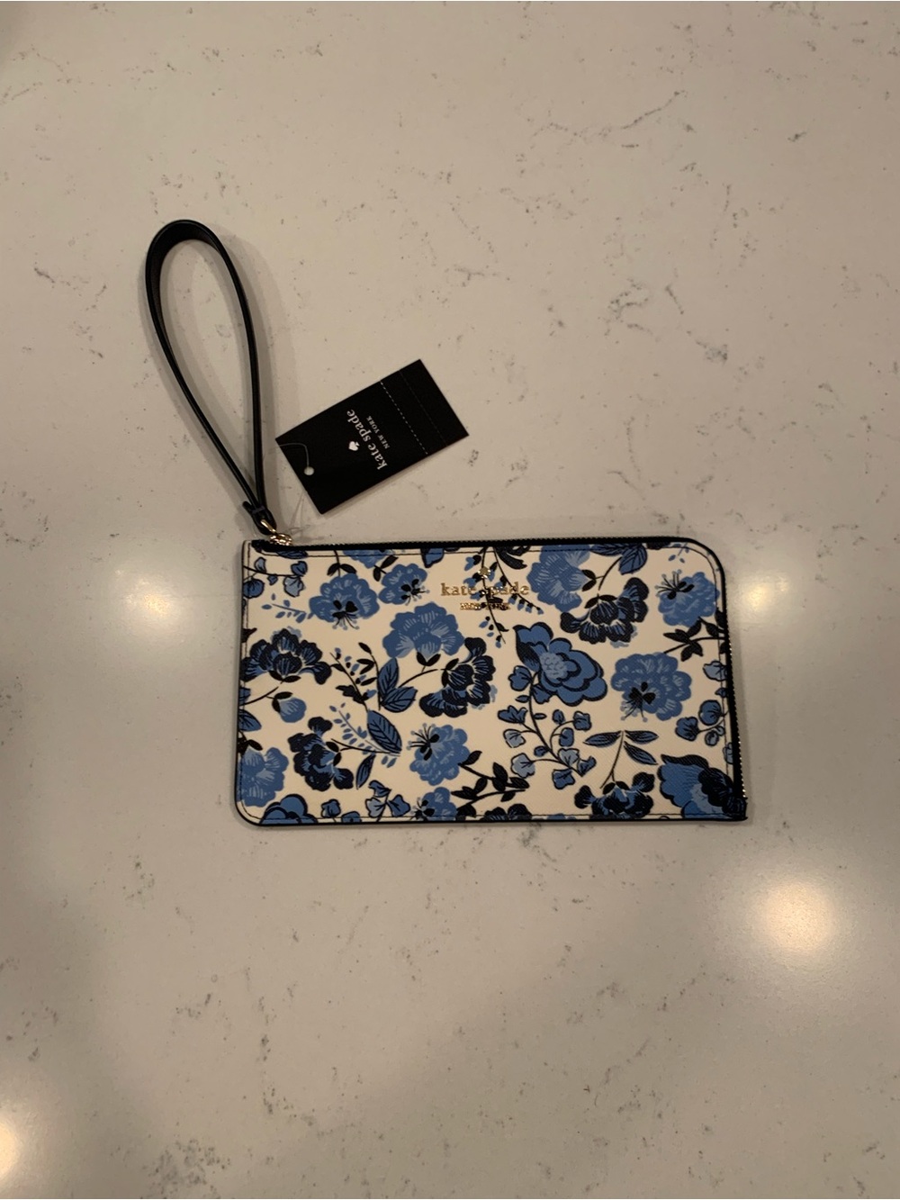 NWT Kate Spade Vase Floral Blue
Multi L Zip Lucy Medium
Wristlet